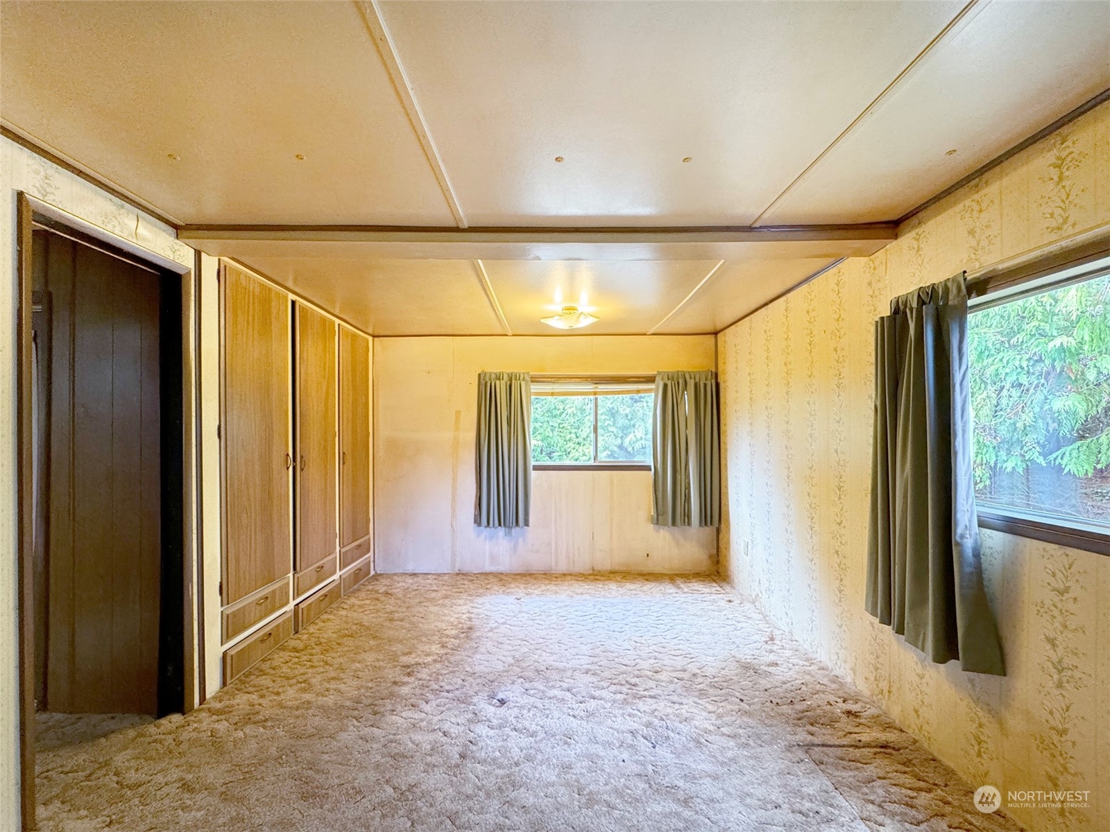 183 Spath Road Sequim, WA 98382 - Photo 20 of 40 a view of entryway with wooden floor