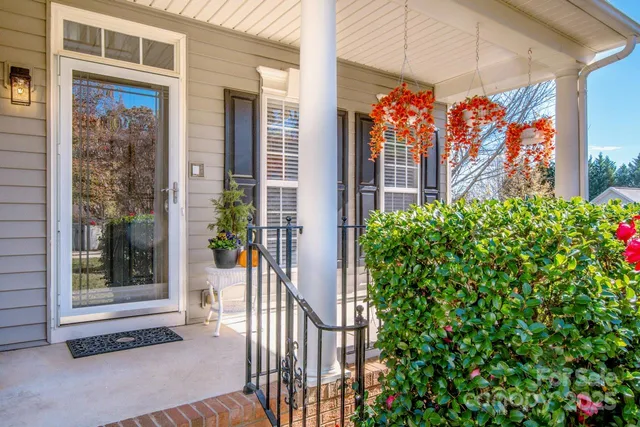 a view of a entryway of the house