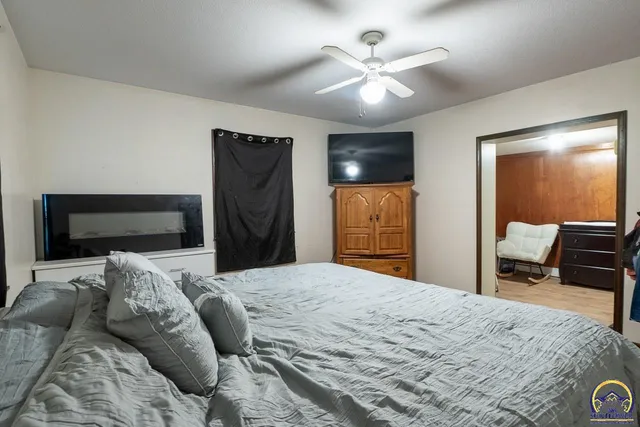 $274,900 | 1501 Northeast Calhoun Bluff Road, Topeka, KS 66617