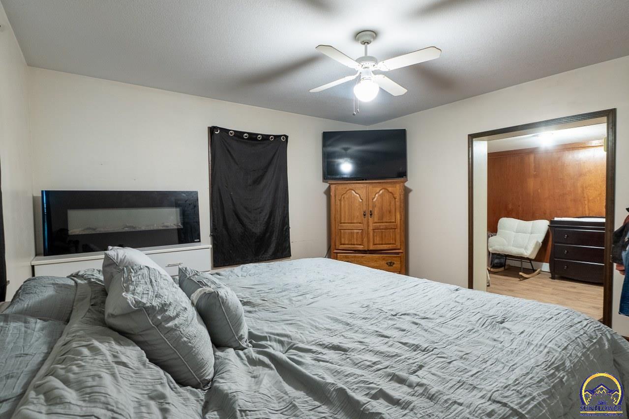 1501 Northeast Calhoun Bluff Road Topeka, KS 66617 - Photo 16 of 38