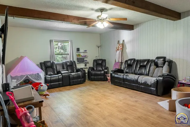 $274,900 | 1501 Northeast Calhoun Bluff Road, Topeka, KS 66617