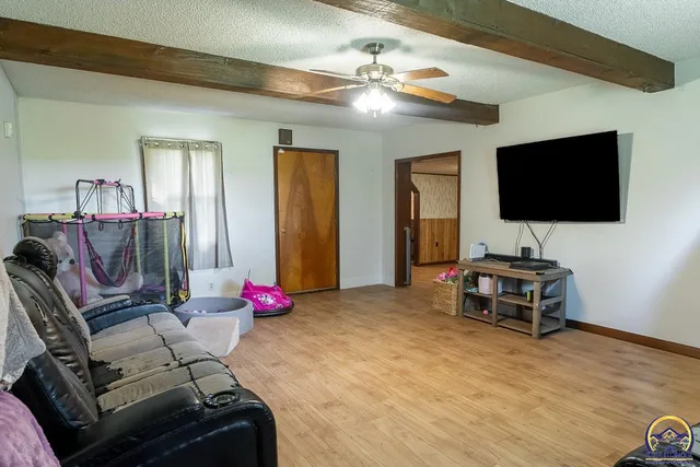 $274,900 | 1501 Northeast Calhoun Bluff Road, Topeka, KS 66617