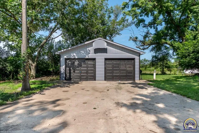 $274,900 | 1501 Northeast Calhoun Bluff Road, Topeka, KS 66617