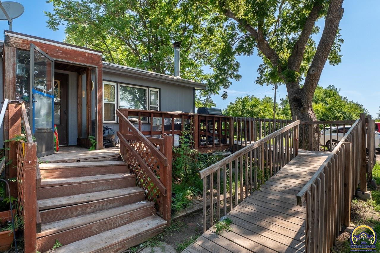 1501 Northeast Calhoun Bluff Road Topeka, KS 66617 - Photo 27 of 38