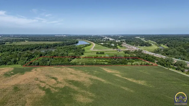 $274,900 | 1501 Northeast Calhoun Bluff Road, Topeka, KS 66617