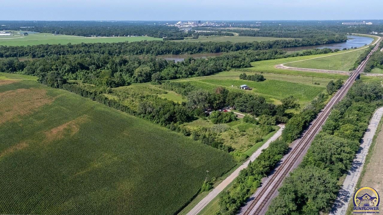 1501 Northeast Calhoun Bluff Road Topeka, KS 66617 - Photo 31 of 38
