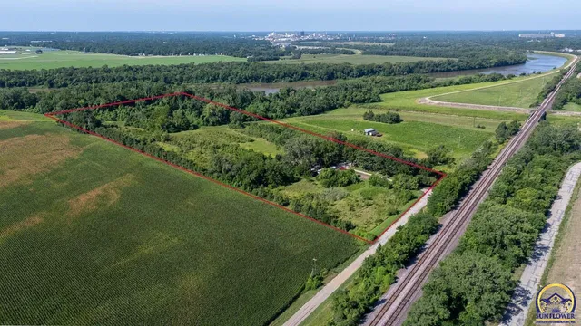 $274,900 | 1501 Northeast Calhoun Bluff Road, Topeka, KS 66617