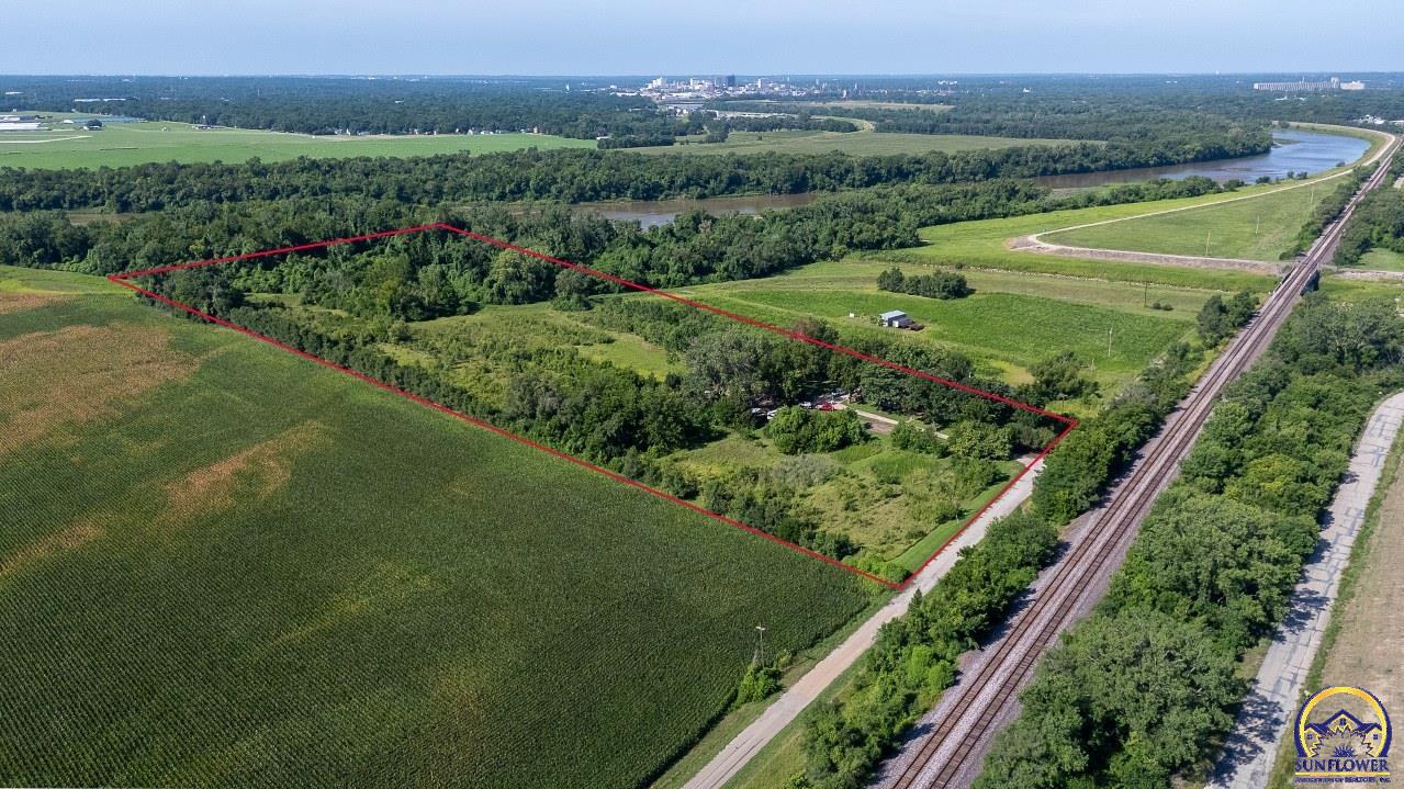 1501 Northeast Calhoun Bluff Road Topeka, KS 66617 - Photo 32 of 38
