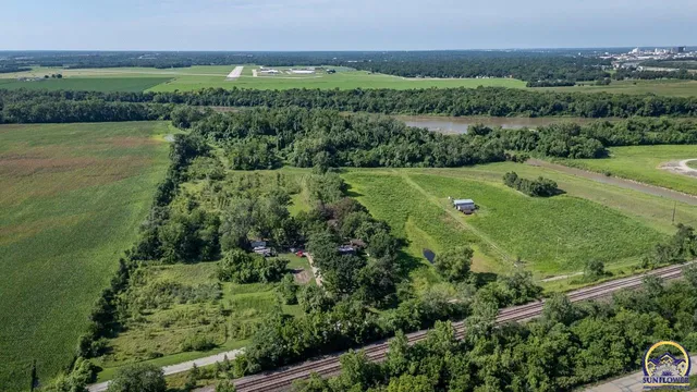 $274,900 | 1501 Northeast Calhoun Bluff Road, Topeka, KS 66617