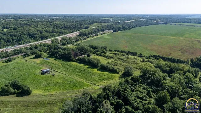 $274,900 | 1501 Northeast Calhoun Bluff Road, Topeka, KS 66617