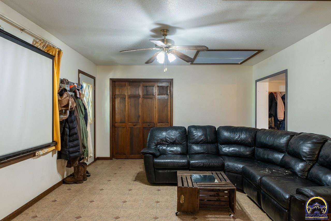 1501 Northeast Calhoun Bluff Road Topeka, KS 66617 - Photo 4 of 38