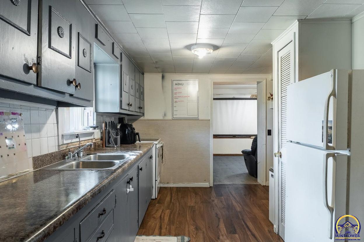 1501 Northeast Calhoun Bluff Road Topeka, KS 66617 - Photo 7 of 38