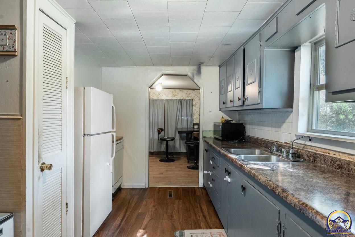 1501 Northeast Calhoun Bluff Road Topeka, KS 66617 - Photo 8 of 38