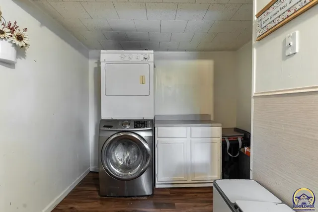 $274,900 | 1501 Northeast Calhoun Bluff Road, Topeka, KS 66617