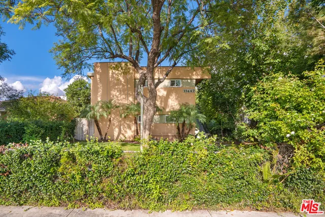 a house view with a outdoor space
