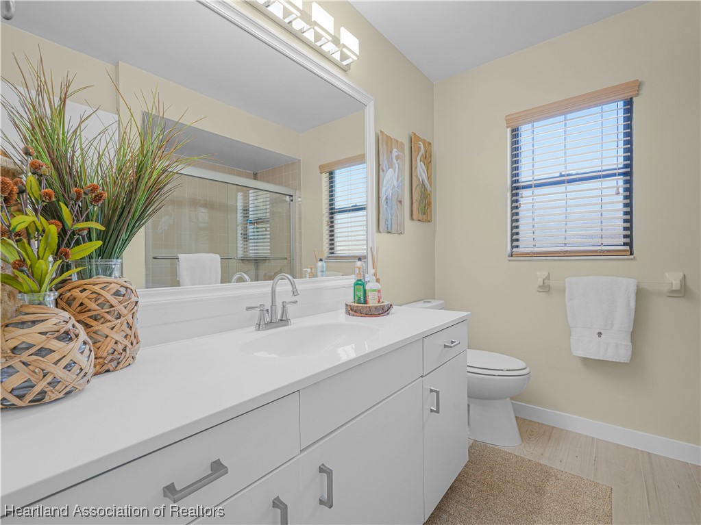 3206 Divot Road Sebring, FL 33872 - Photo 23 of 40 Hall Bath - Nicely refreshed