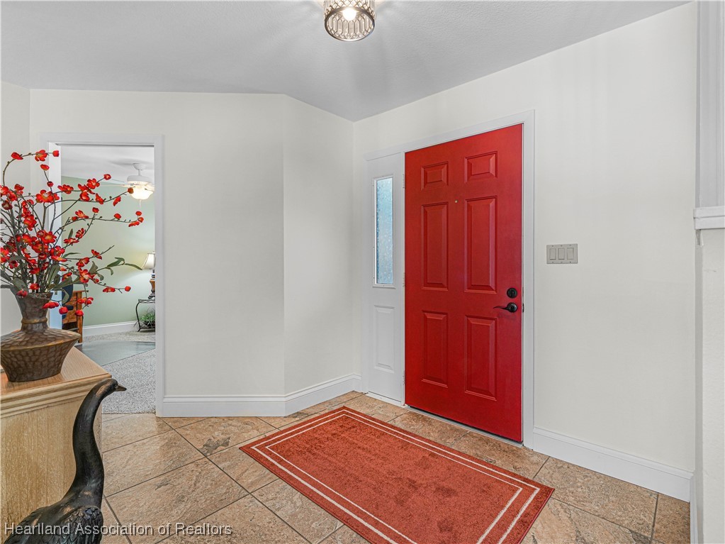 3206 Divot Road Sebring, FL 33872 - Photo 3 of 40 Foyer