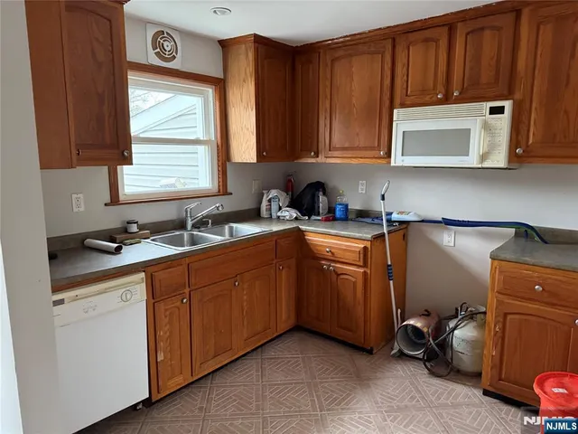 $769,000 | 1180 Cumbermeade Road, Fort Lee, NJ 07024