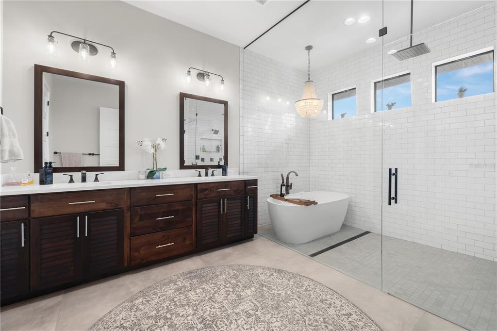 4806 West San Rafael Street Tampa, FL 33629 - Photo 24 of 60 a spacious bathroom with a bathtub sink and mirror