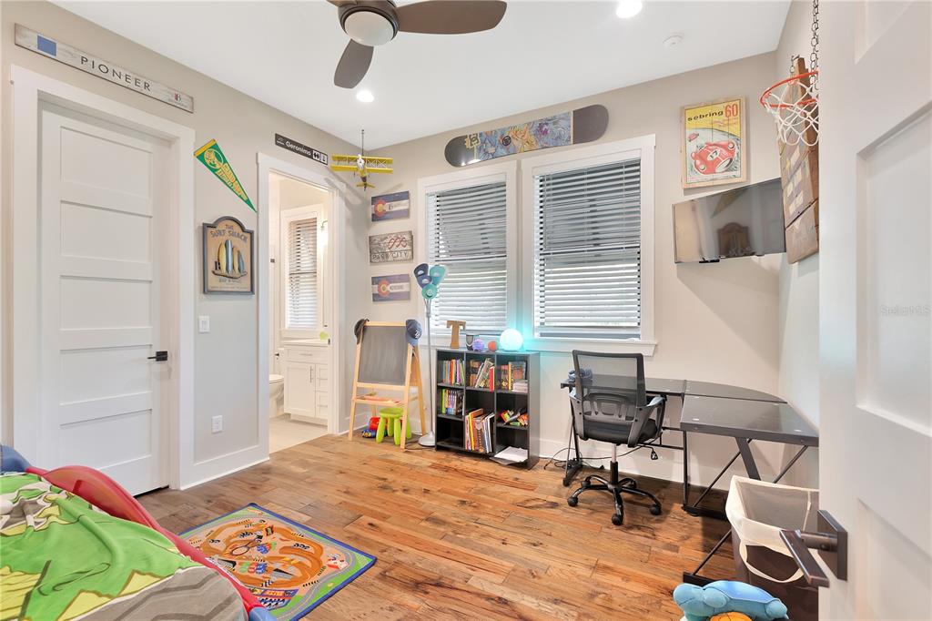 4806 West San Rafael Street Tampa, FL 33629 - Photo 58 of 60 a view of a bedroom with workspace and a window