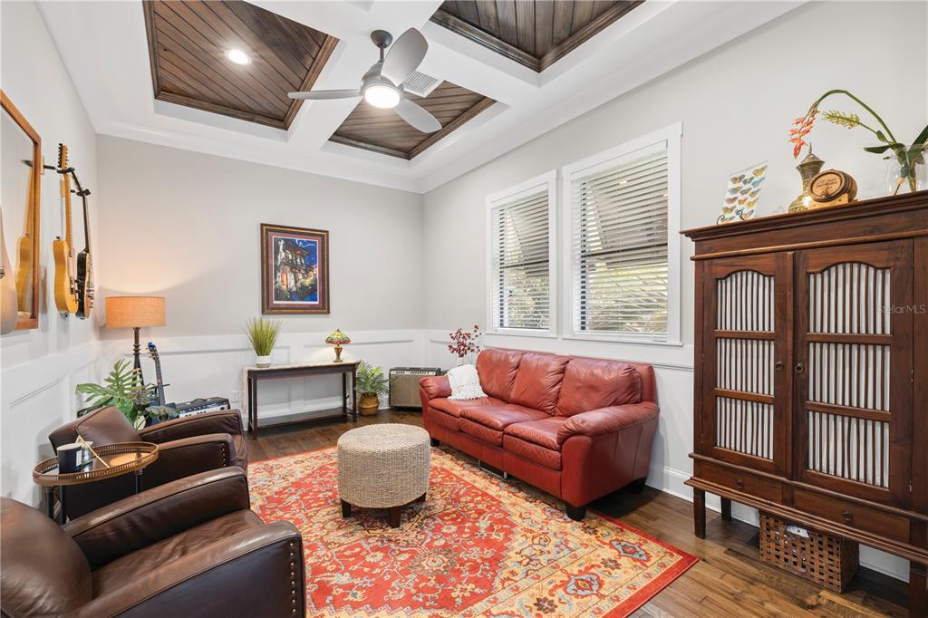 4806 West San Rafael Street Tampa, FL 33629 - Photo 10 of 60 a living room with furniture and a window