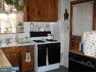 1910 Rhawn Street Philadelphia, PA 19111 - Photo 4 of 6 Kitchen