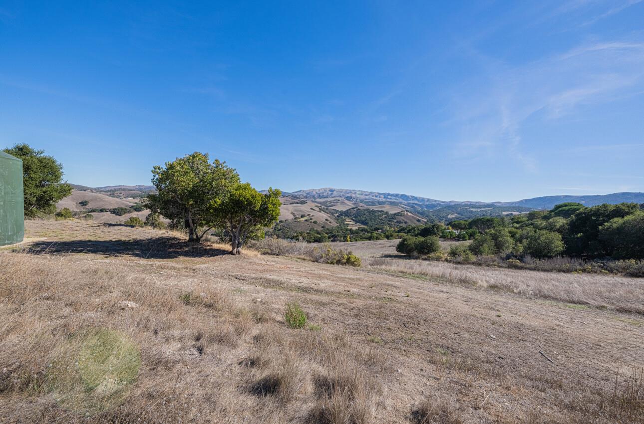 297 Corral De Tierra Road Salinas, CA 93908 - Photo 25 of 28 a big yard with lots of green space