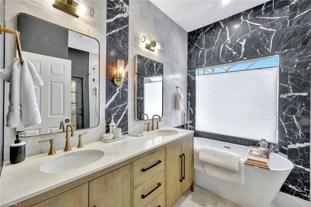 1964 Timarron Way Naples, FL 34109 - Photo 16 of 36