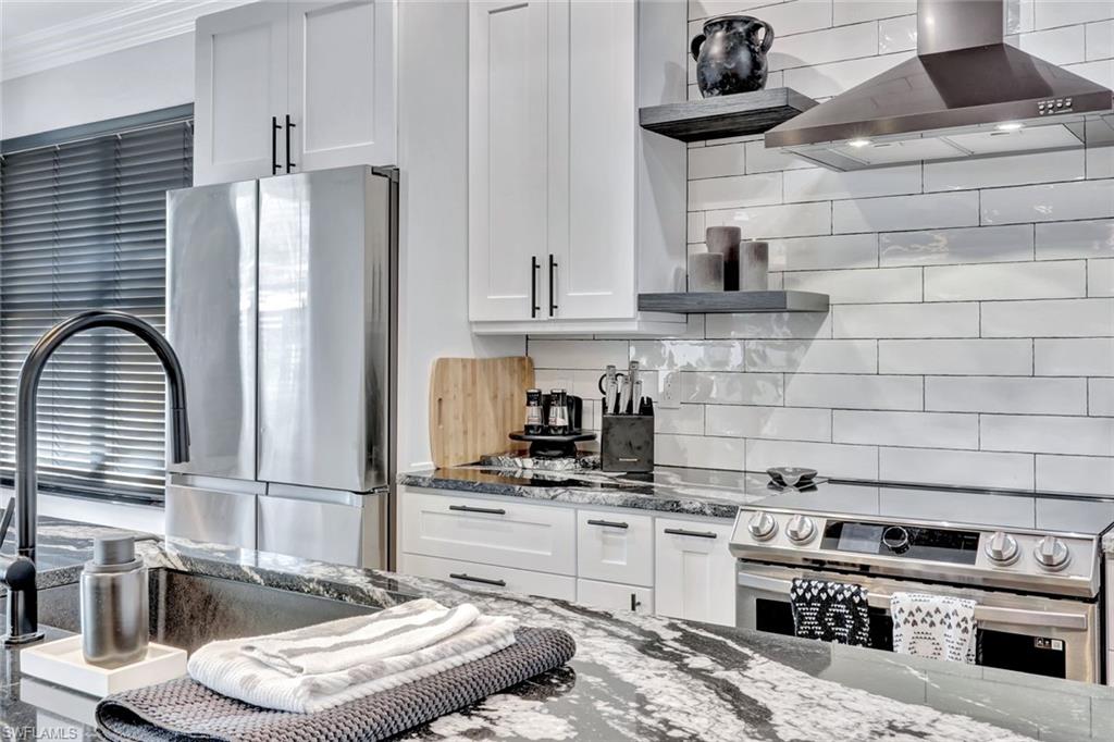 1964 Timarron Way Naples, FL 34109 - Photo 8 of 36