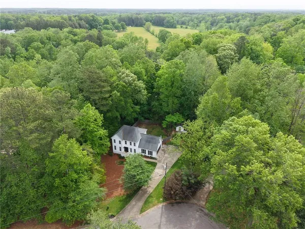 $367,500 | 12 Indian Lake Court, Hiram, GA 30141