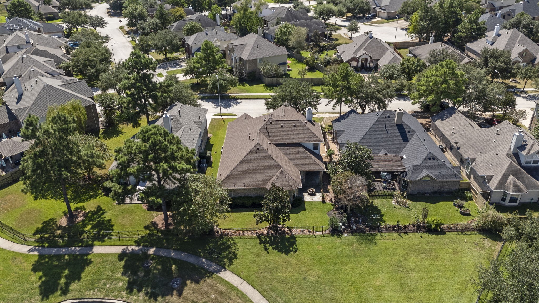 3131 Rustic Gardens Drive Spring, TX 77386 - Photo 35 of 39 an aerial view of multiple houses with yard