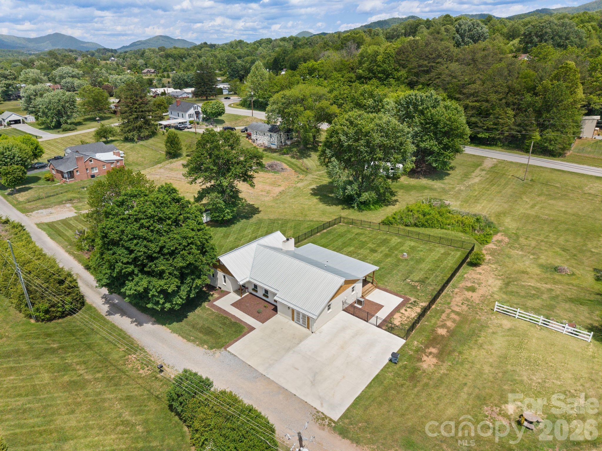 97 Paul Holland Road Canton, NC 28716 - Photo 33 of 35 an aerial view of a house with a yard