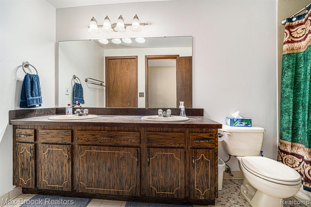 3906 Westlyn Road Lake Orion, MI 48359 - Photo 10 of 21