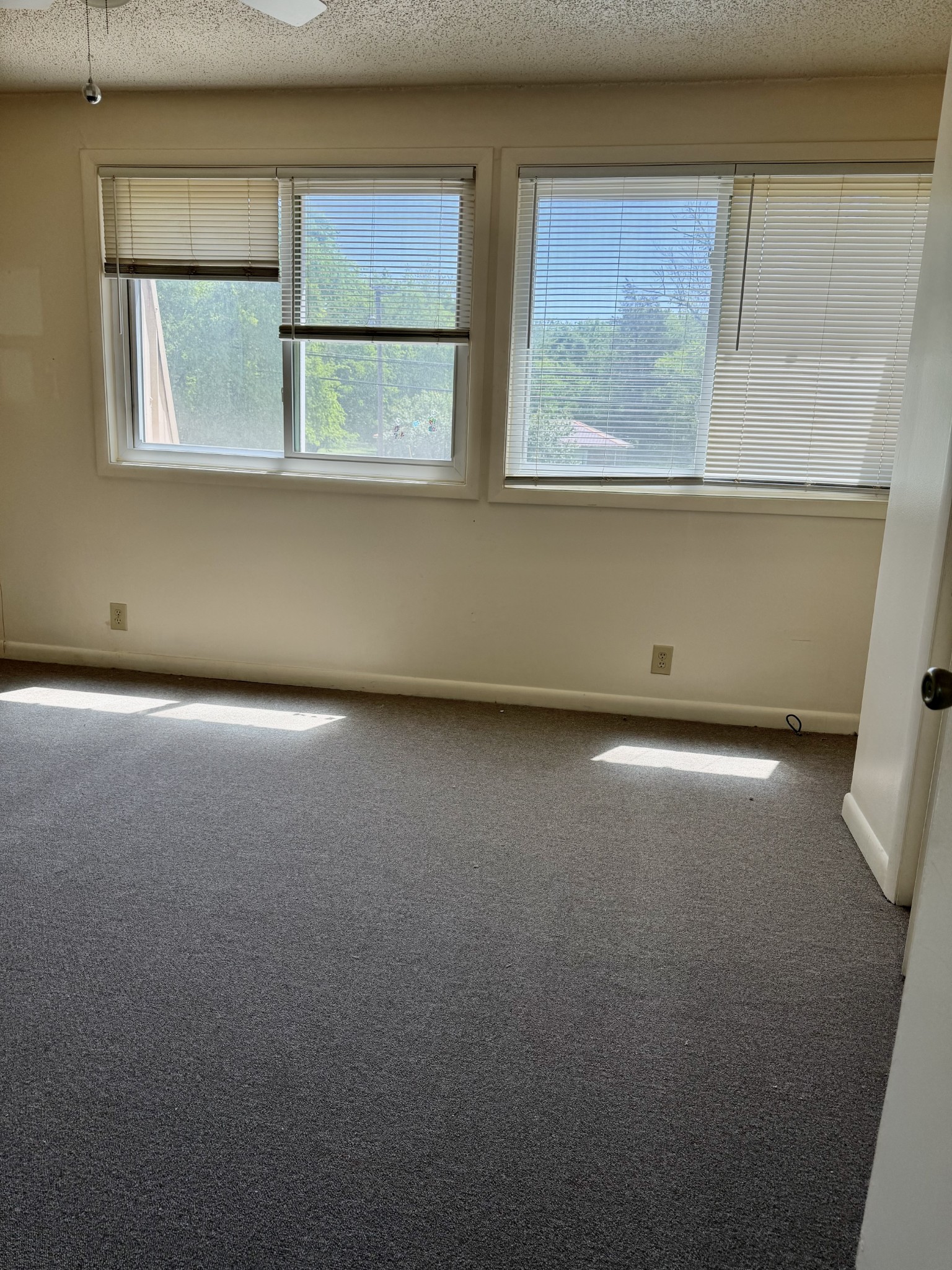 940 East Main Street Gallatin, TN 37066 - Photo 5 of 5 an empty room with a window