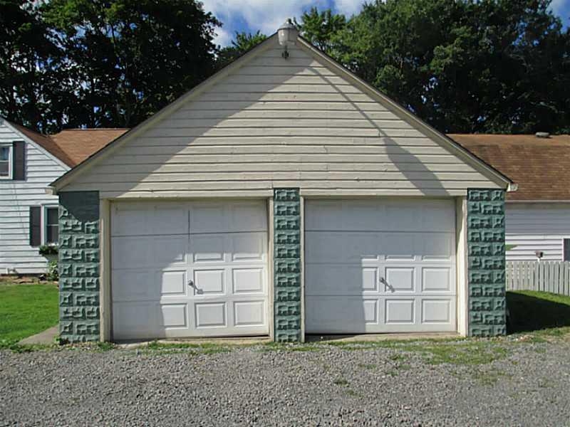 116 North Woodlawn Road Butler, PA 16001 - Photo 22 of 23 Parking Lot/Garage.