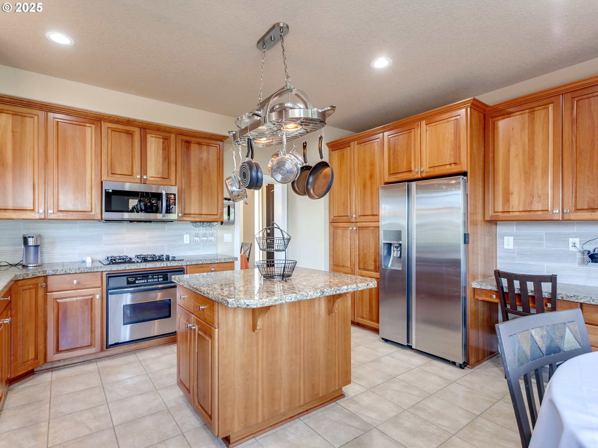 7913 Southwest Leiser Lane Portland, OR 97224 - Photo 13 of 35 Kitchen