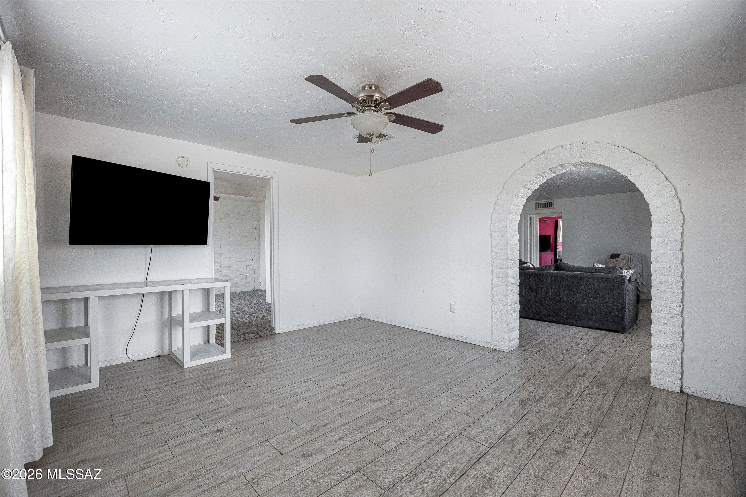 3321 East Silverlake Road Tucson, AZ 85713 - Photo 9 of 28 Family Area
