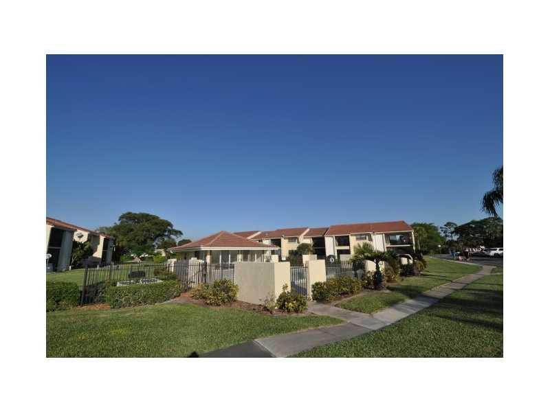 22415 Southwest 61st Way, Unit 101 Boca Raton, FL 33428 - Photo 4 of 23 Exterior Front