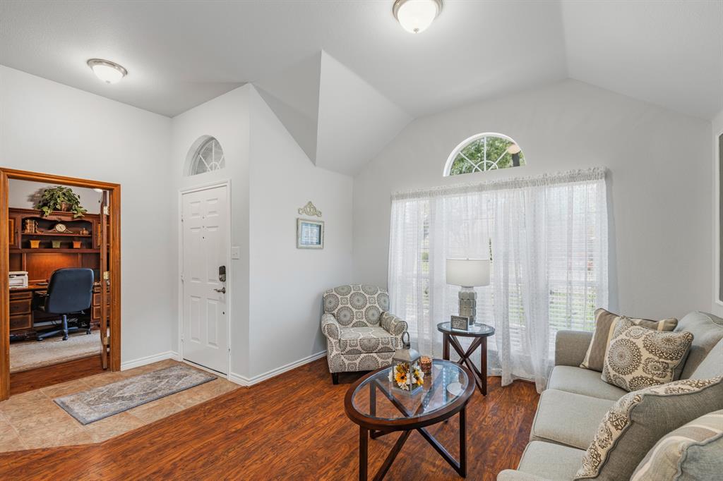 10802 St Annes Drive Rowlett, TX 75089 - Photo 7 of 40