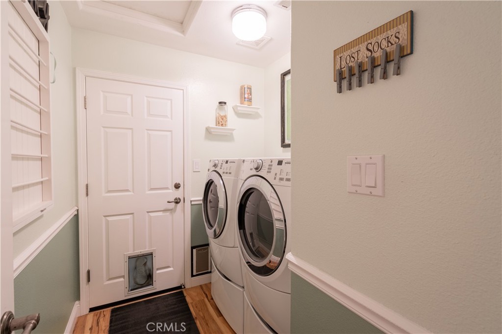 2660 Vineyard Circle Paso Robles, CA 93446 - Photo 11 of 39 a utility room with dryer and washer