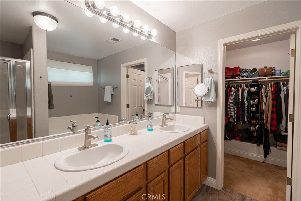 2660 Vineyard Circle Paso Robles, CA 93446 - Photo 15 of 39 a bathroom with a double vanity sink and a mirror