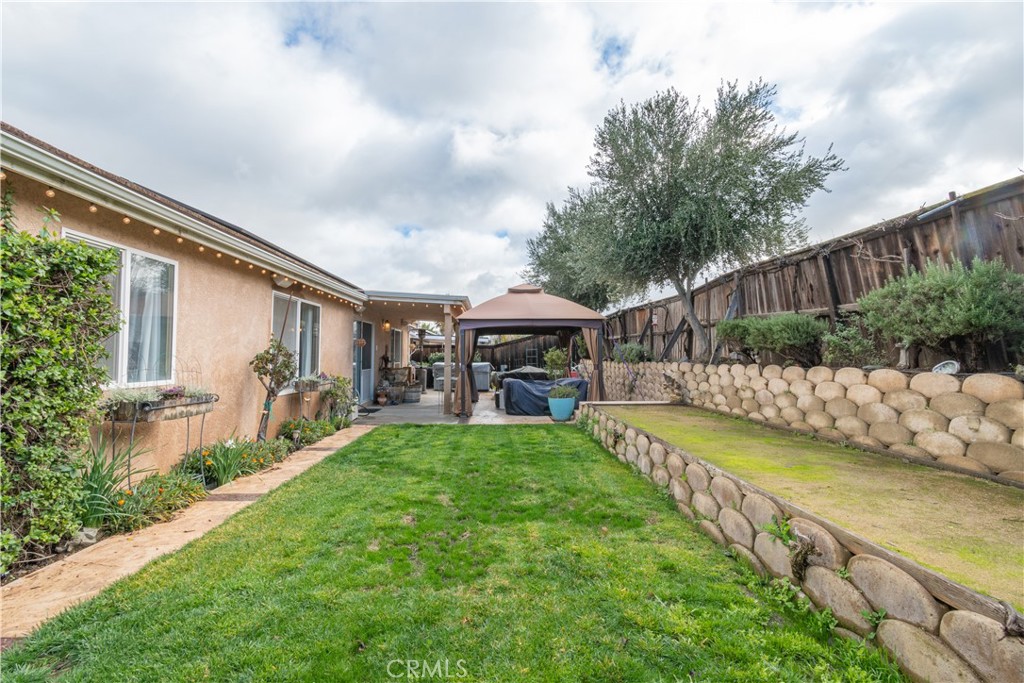 2660 Vineyard Circle Paso Robles, CA 93446 - Photo 25 of 39 a view of a house with backyard and sitting area
