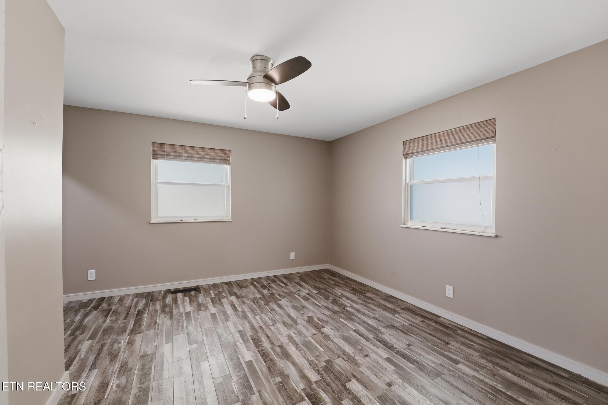 106 Pallas Road Oak Ridge, TN 37830 - Photo 13 of 18 16_106_Pallas_Road-Living_room-2892