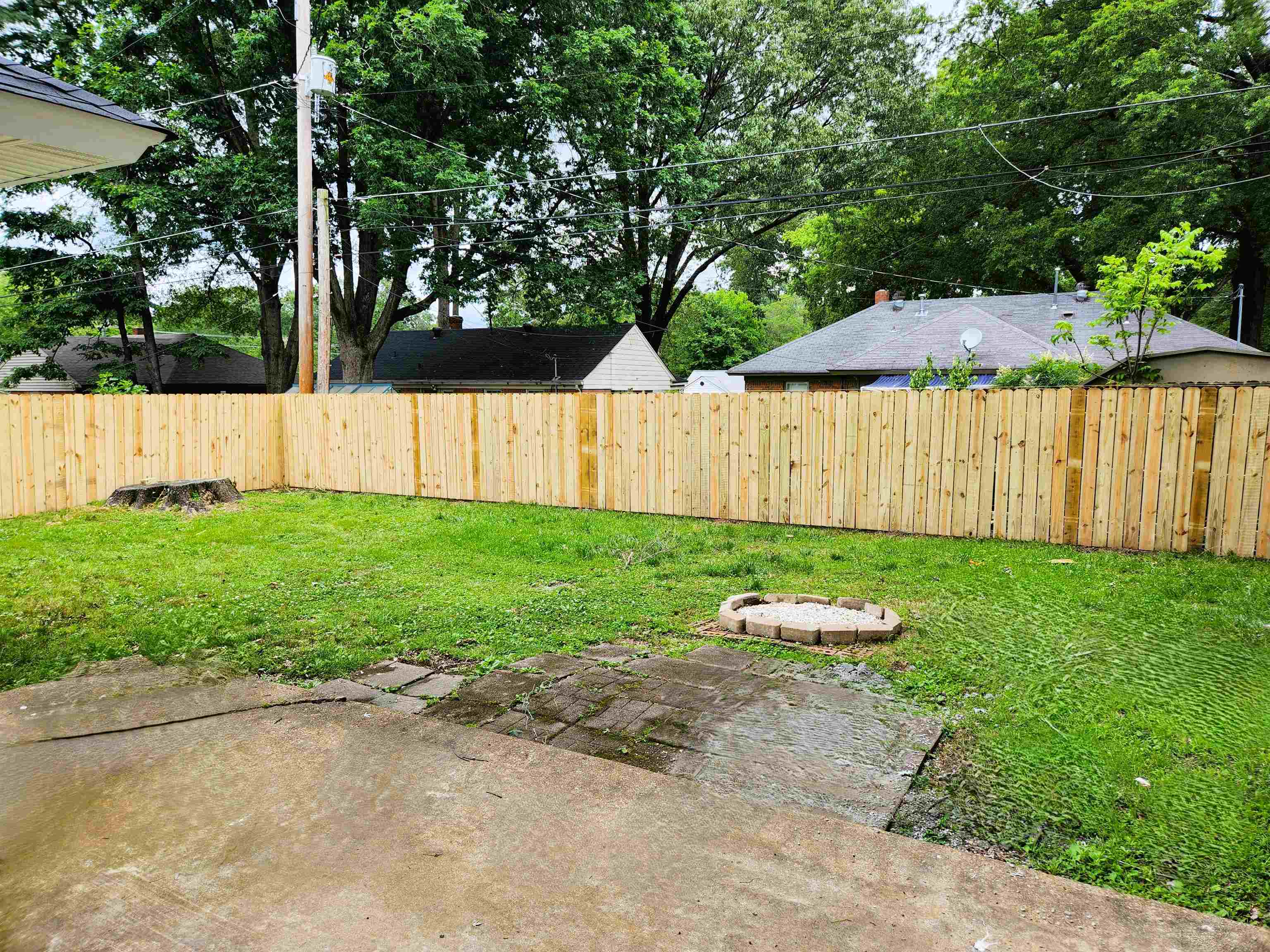 5030 Dee Road Memphis, TN 38117 - Photo 16 of 19 a backyard of a house with a yard and outdoor seating