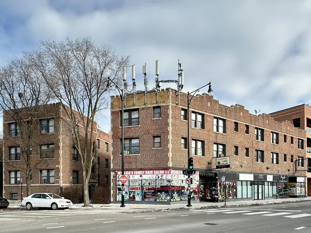 $1,100 | 3121 North Hamlin Avenue, Unit 2H, Chicago, IL 60618