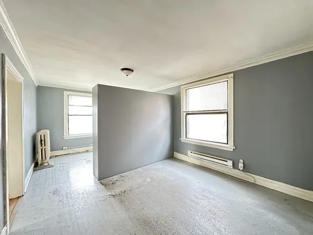 $1,100 | 3121 North Hamlin Avenue, Unit 2H, Chicago, IL 60618