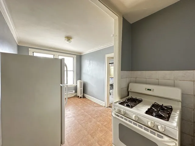 $1,100 | 3121 North Hamlin Avenue, Unit 2H, Chicago, IL 60618