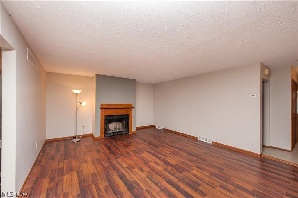 28310 Center Ridge Road Westlake, OH 44145 - Photo 3 of 19 Living Room