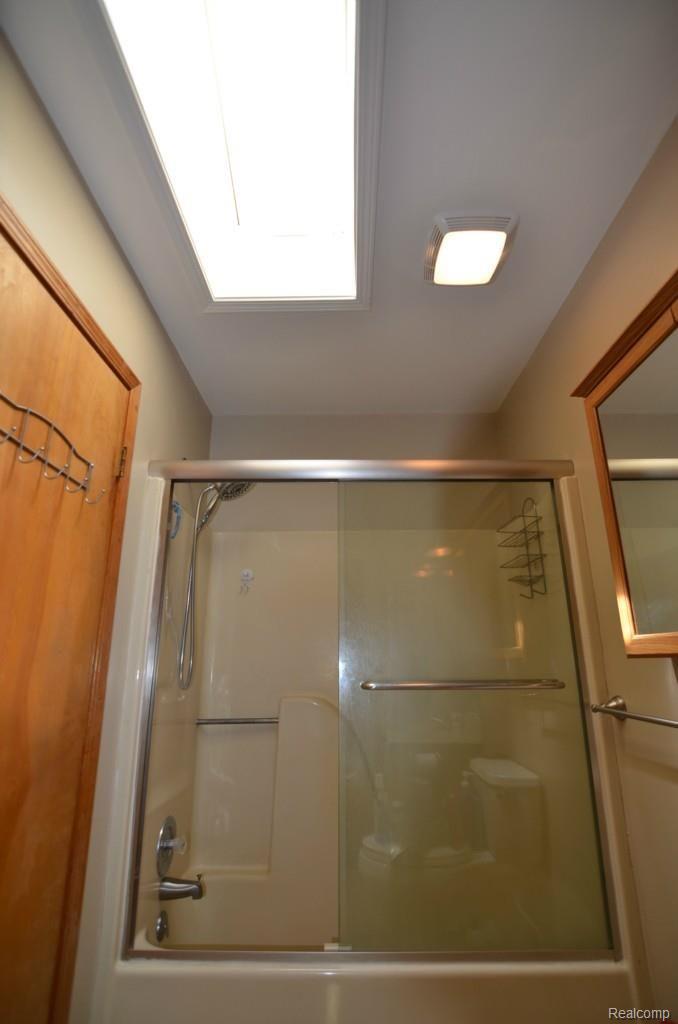 1085 Clyde Road Highland, MI 48357 - Photo 14 of 27 SKYLIGHT FILLS THE BATH WITH NATURAL LIGHT