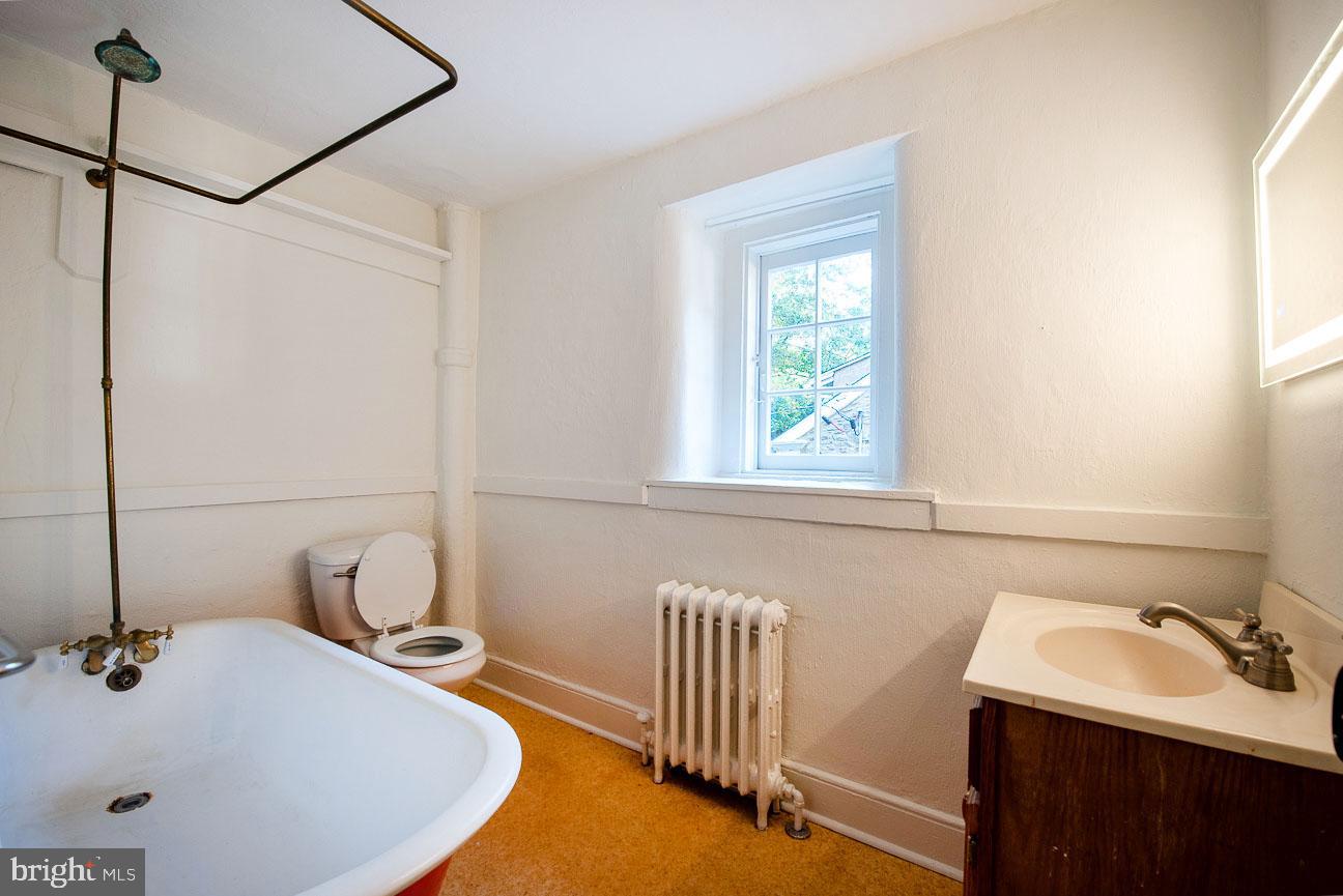 71 West Rose Valley Road Wallingford, PA 19086 - Photo 21 of 36 Spacious hall bathroom